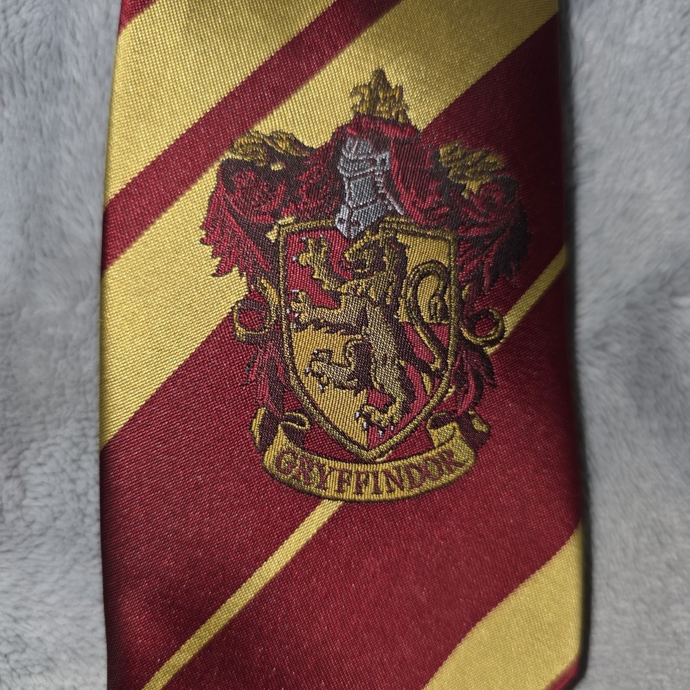 GRYFFINDOR Harry Potter‎ Short Neck Tie  48" Red & Gold Striped Crest Cosplay